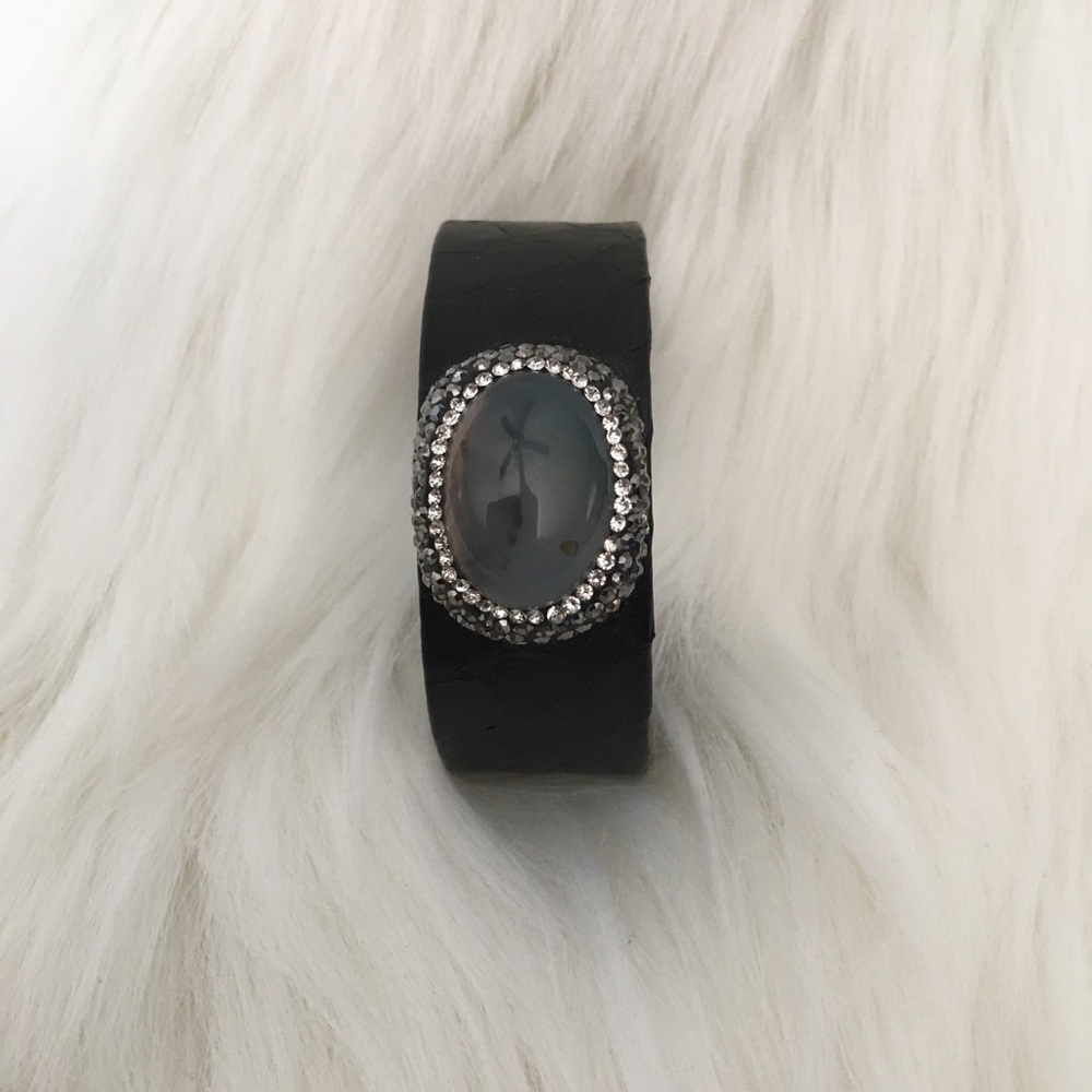 Black leather bracelet with Pavé stones
